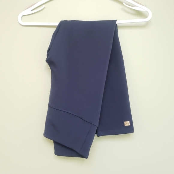 Aurum Crop Leggings in Navy with Inner Lining Size Small - Picture 2 of 9